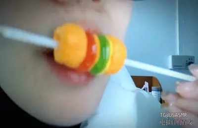 Lia的晚安小屋_舔食棒棒糖 Lia的晚安小屋_舔食棒棒糖