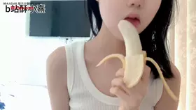 【本视频免费观看体验】酥小熹_舔香蕉_
