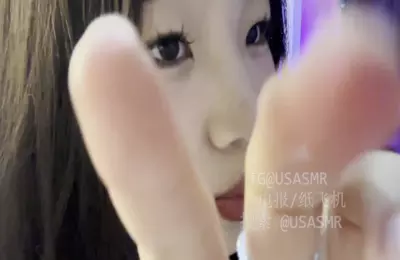 楠楠nn是个胆小鬼_舔耳合集30V_舔手指_一点近距离舔屏 楠楠nn是个胆小鬼_舔耳合集30V_舔手指_一点近距离舔屏