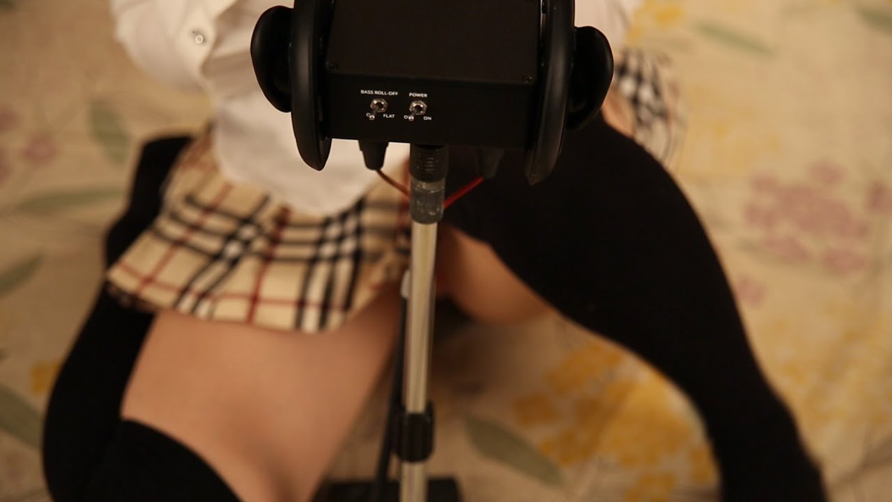 井谷裸子 舔舐七彩棒棒糖