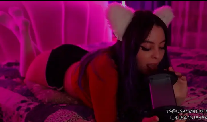 Moona_ASMR_白袜黑色短裤_舔耳