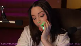 moona_舔_Moona_sucking_and_licking_her_plug