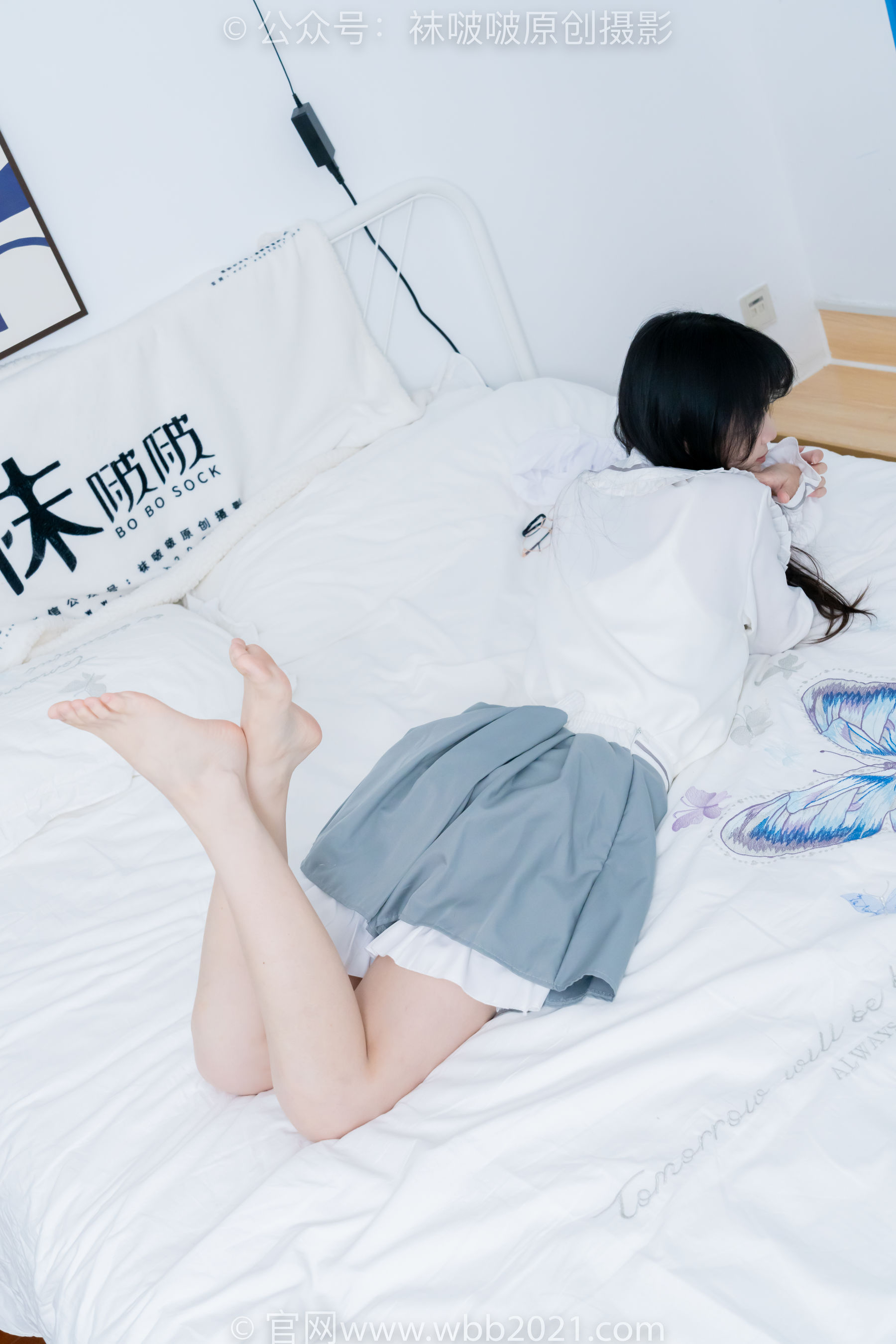 BoBoSocks袜啵啵 No.468 甜甜圈 - 高跟凉鞋、厚白丝、裸足、丝袜和裸足踩蓝莓剧情_第4张