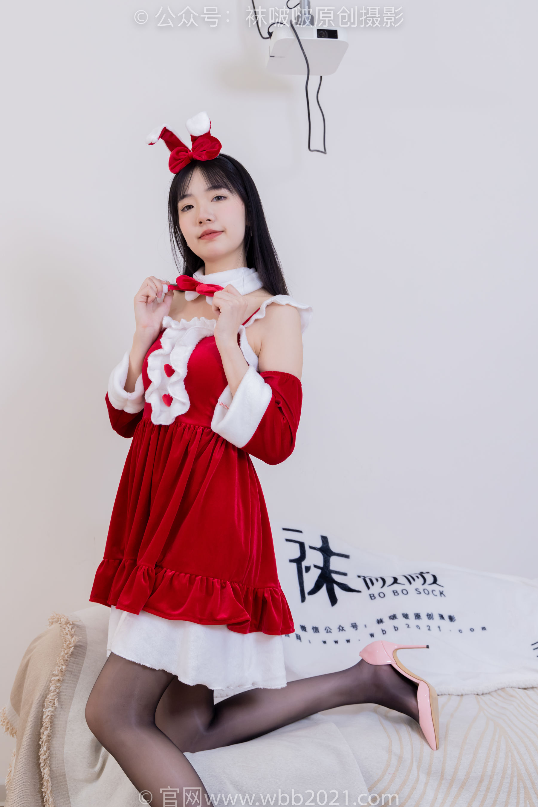 BoBoSocks袜啵啵 No.469 小甜豆 - 高跟鞋、油亮白丝、油亮肉丝、油亮黑丝、小甜豆手写祝福圣诞牌剧情_第2张