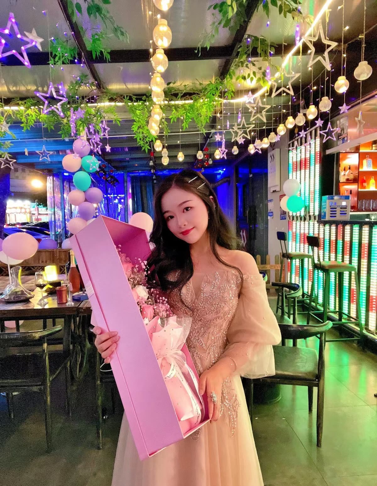 鱼鱼足影 – 全套足袜写真&视频[91期-2024.8]