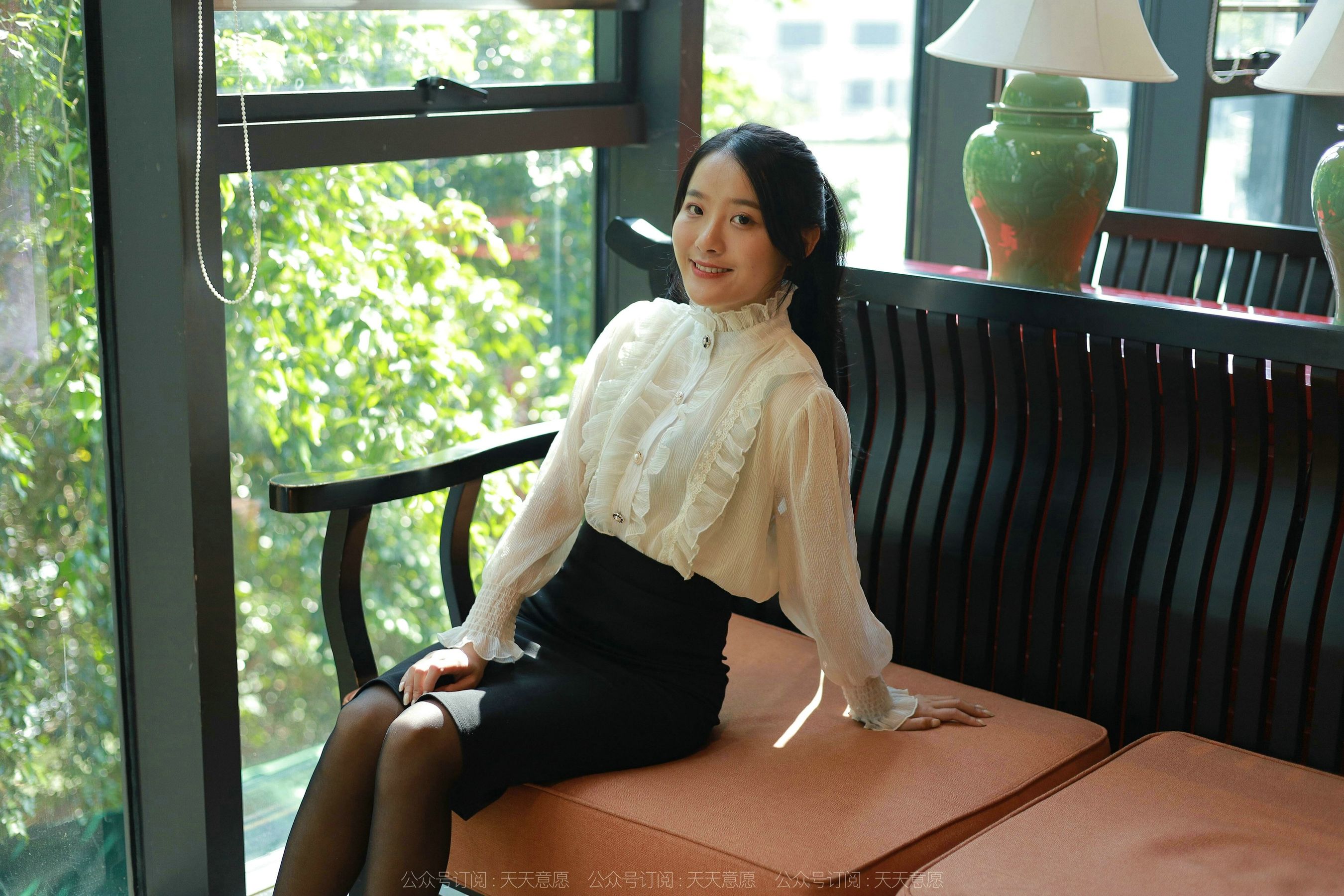 [异思趣向IESS] 模特 婉萍 《黑丝咖啡》_第1张